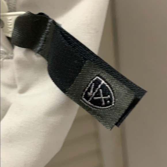 Nike XL Pull Over Slicker Vest w/zipper pockets - Picture 3 of 6